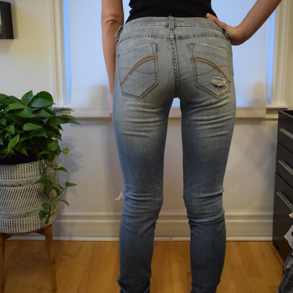 Low Rise Skinny Fit Jeans - Picture 3 of 3